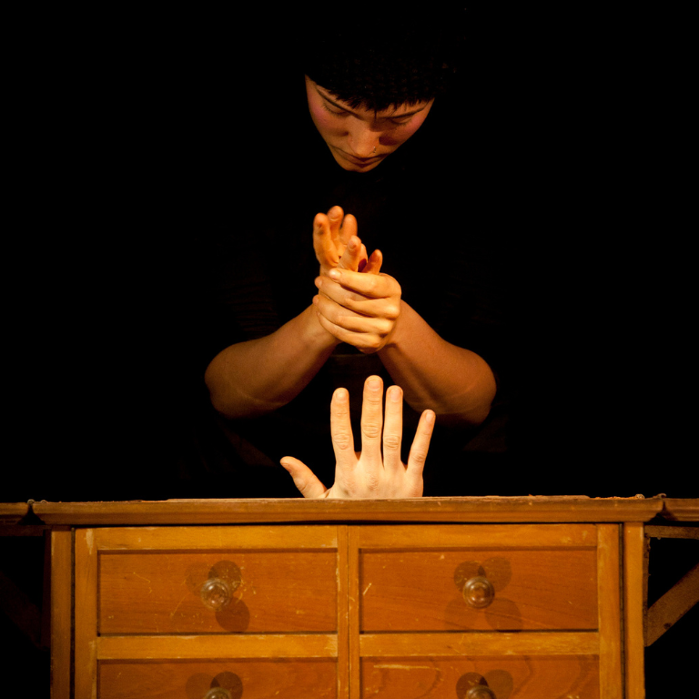 A Mano (By Hand)