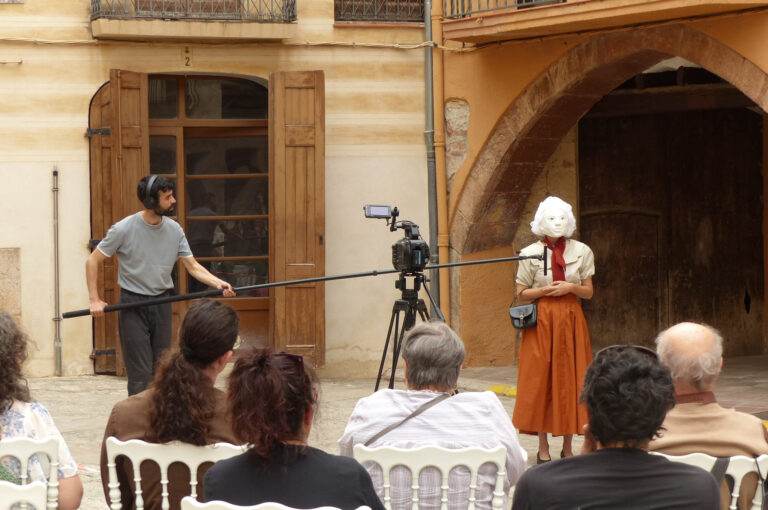 AQUÍ (Llum de Fideu) - Ext. Dia 2 © LLum de Fideu-2